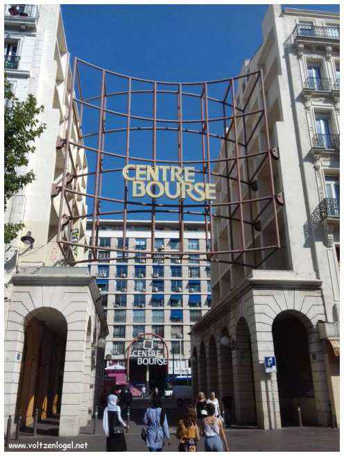 Exploration des trésors de l'Avenue de La Canebière à Marseille.