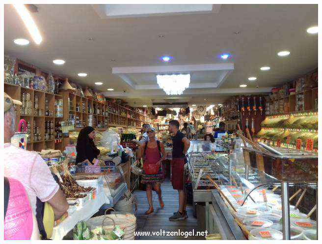 Exploration des trésors de l'Avenue de La Canebière à Marseille.