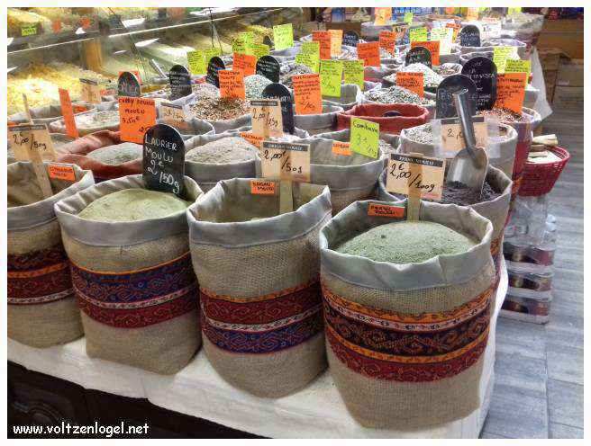 Exploration des trésors de l'Avenue de La Canebière à Marseille.