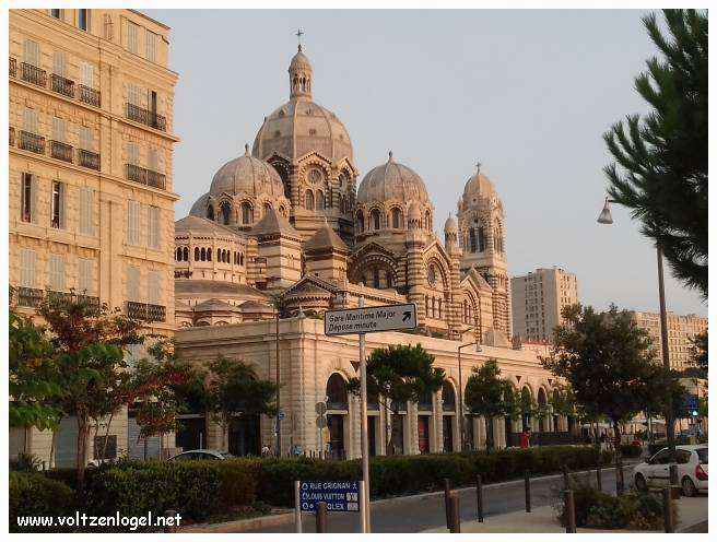 Cathédrale de Marseille: Immersion dans son patrimoine culturel et artistique.