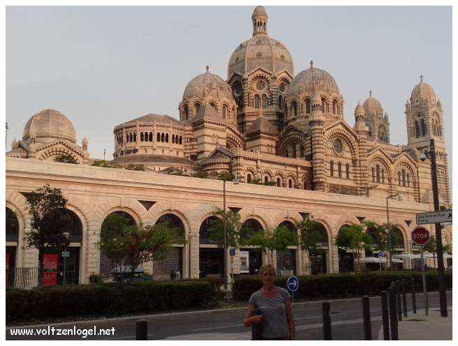 Cathédrale de Marseille: Immersion dans son patrimoine culturel et artistique.