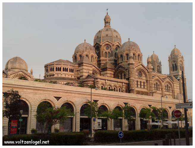 Cathédrale de Marseille: Immersion dans son patrimoine culturel et artistique.