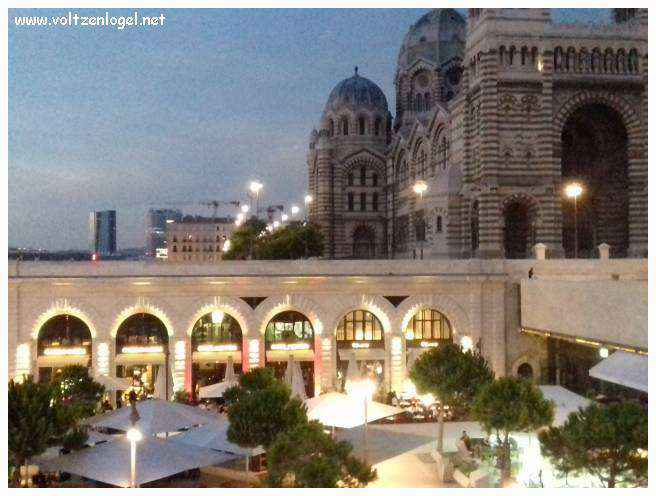 Cathédrale de Marseille: Immersion dans son patrimoine culturel et artistique.