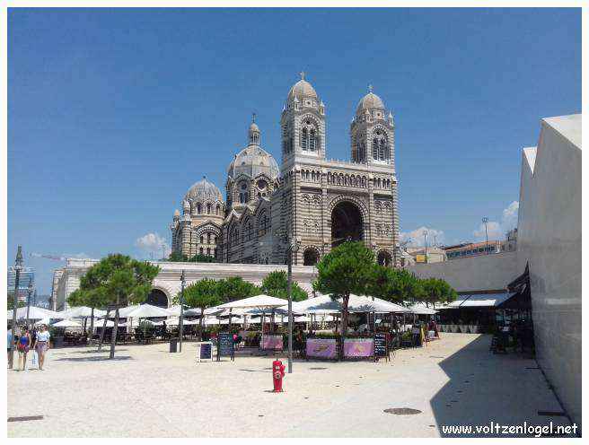 Cathédrale de Marseille: Immersion dans son patrimoine culturel et artistique.