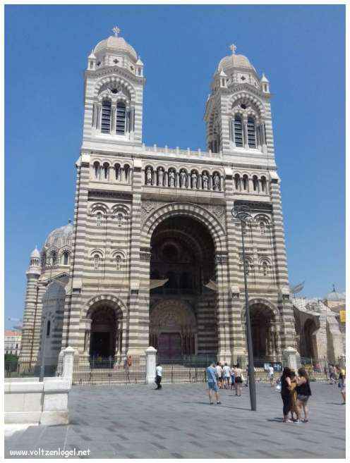 Cathédrale de Marseille: Immersion dans son patrimoine culturel et artistique.