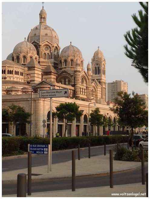 Cathédrale de Marseille: Immersion dans son patrimoine culturel et artistique.