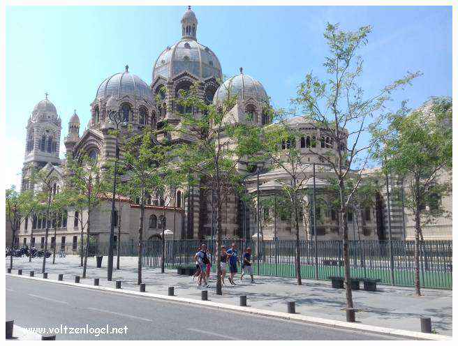 Cathédrale de Marseille: Immersion dans son patrimoine culturel et artistique.