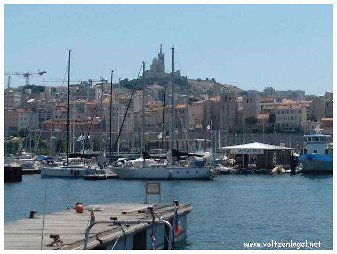 Cathédrale de Marseille: Immersion dans son patrimoine culturel et artistique.