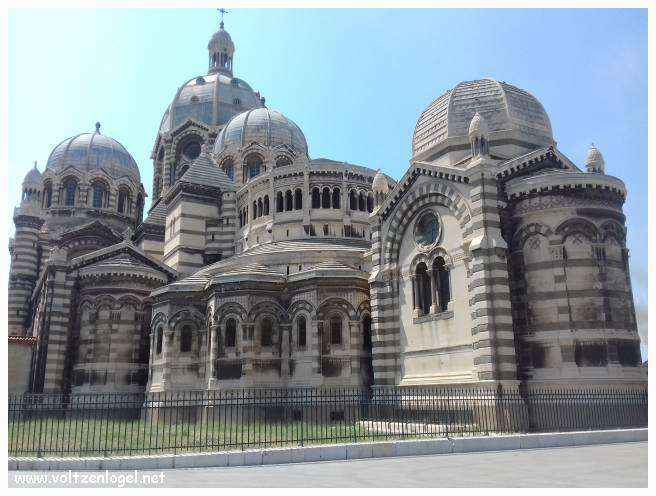 Cathédrale de Marseille: Immersion dans son patrimoine culturel et artistique.
