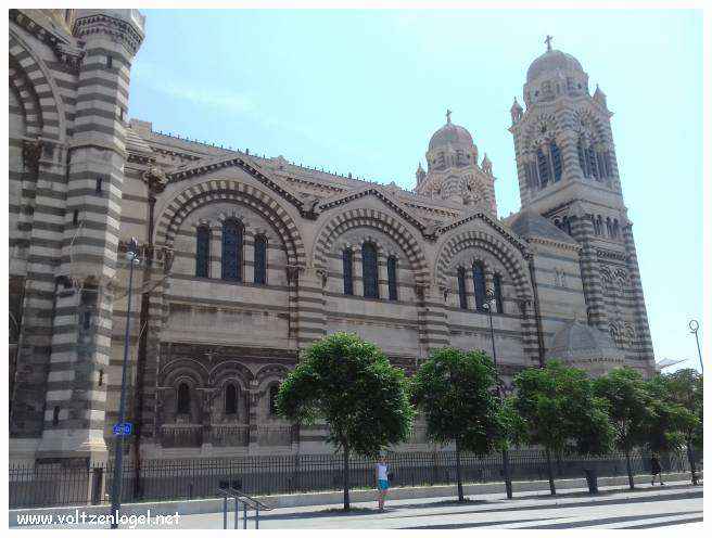 Cathédrale de Marseille: Immersion dans son patrimoine culturel et artistique.