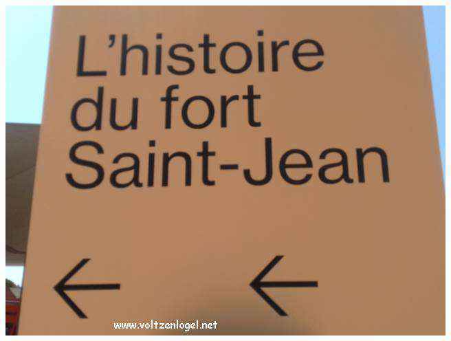 Vue panoramique du Fort Saint-Jean de Marseille, révélant ses trésors cachés.