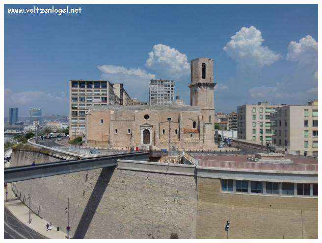Vue panoramique du Fort Saint-Jean de Marseille, révélant ses trésors cachés.