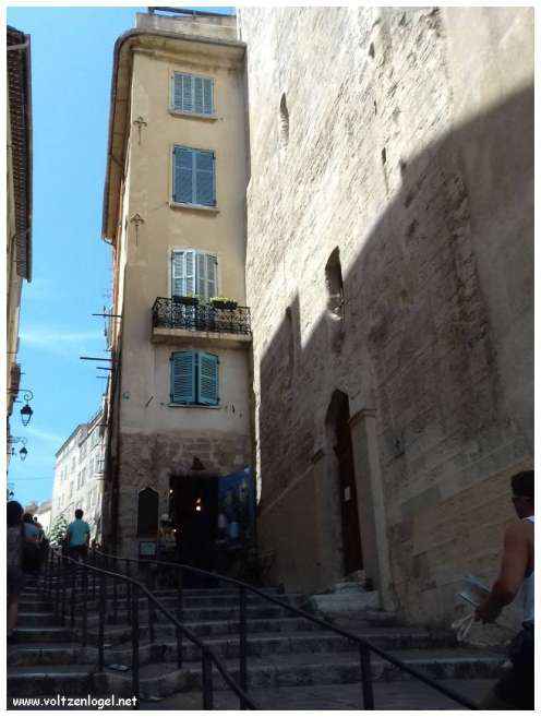 Vue panoramique du Panier à Marseille, révélant son riche patrimoine historique.
