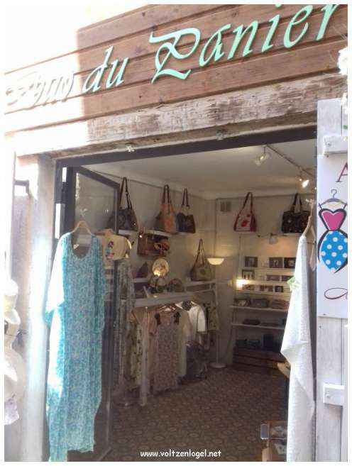 Exploration des trésors cachés du quartier historique du Panier à Marseille.