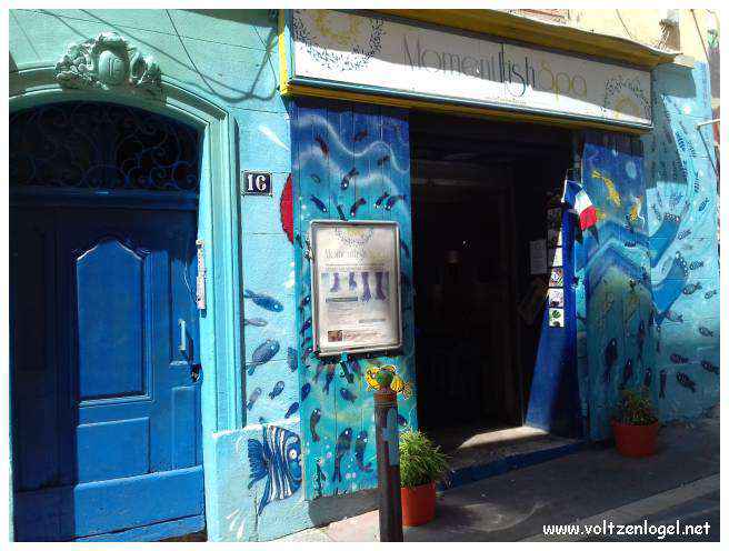 Exploration des trésors cachés du quartier historique du Panier à Marseille.