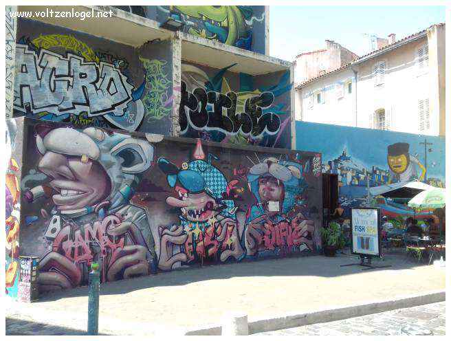 Exploration des trésors cachés du quartier historique du Panier à Marseille.