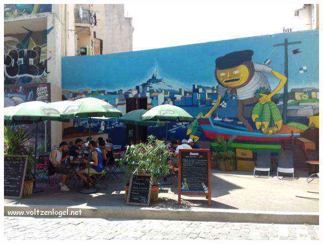 Exploration des trésors cachés du quartier historique du Panier à Marseille.
