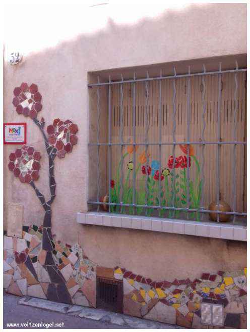 Exploration des trésors cachés du quartier historique du Panier à Marseille.