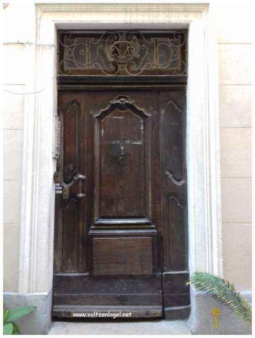 Exploration des trésors cachés du quartier historique du Panier à Marseille.