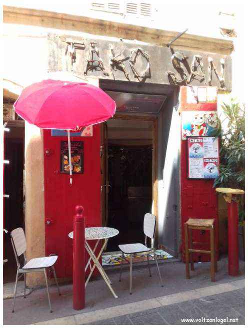 Exploration des trésors cachés du quartier historique du Panier à Marseille.