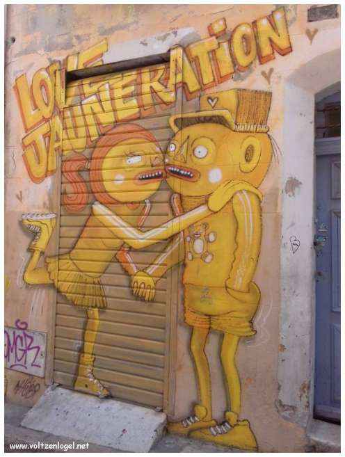 Exploration des trésors cachés du quartier historique du Panier à Marseille.