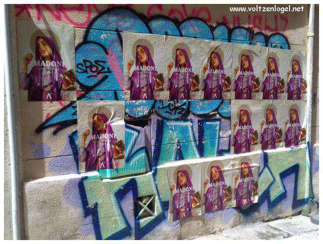 Exploration des trésors cachés du quartier historique du Panier à Marseille.