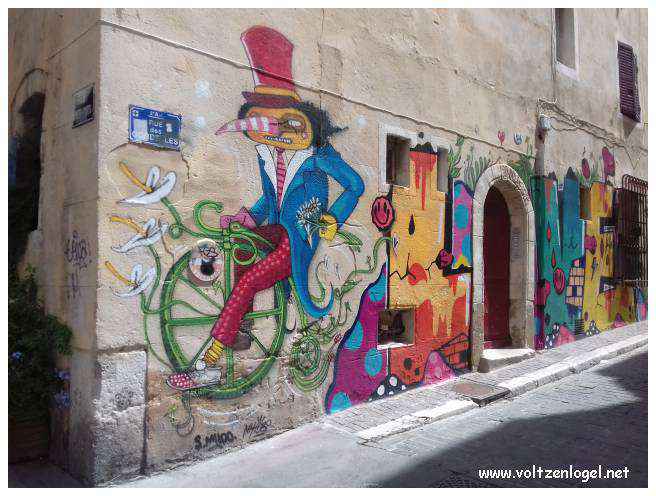 Exploration des trésors cachés du quartier historique du Panier à Marseille.