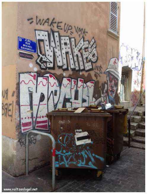 Exploration des trésors cachés du quartier historique du Panier à Marseille.