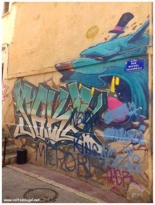 Exploration des trésors cachés du quartier historique du Panier à Marseille.