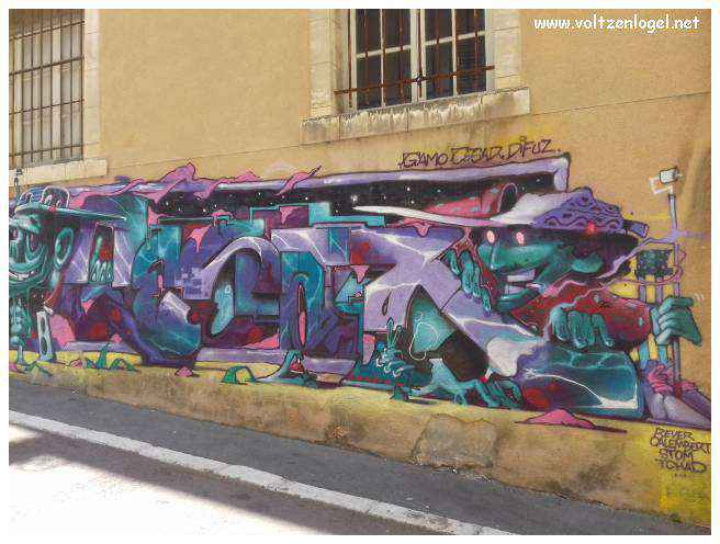 Exploration des trésors cachés du quartier historique du Panier à Marseille.