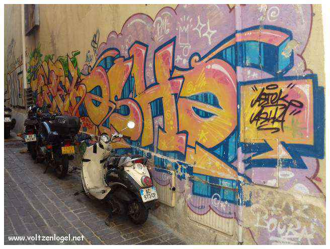 Exploration des trésors cachés du quartier historique du Panier à Marseille.