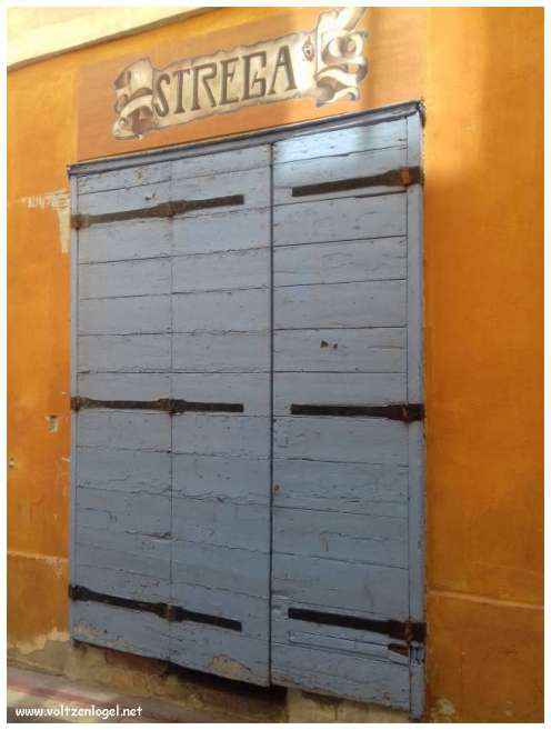 Vue pittoresque des ruelles du Panier, Marseille, berceau de l'histoire et du charme provençal.