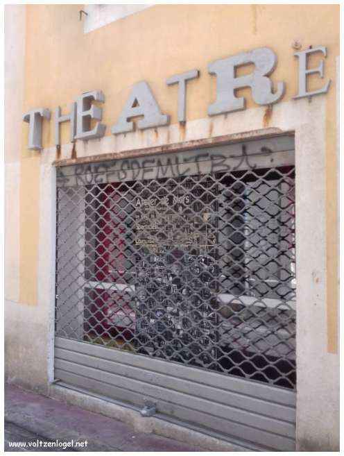 Vue pittoresque des ruelles du Panier, Marseille, berceau de l'histoire et du charme provençal.