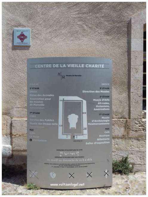 Vue pittoresque des ruelles du Panier, Marseille, berceau de l'histoire et du charme provençal.
