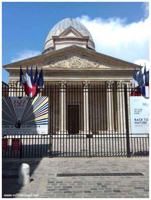 Vue pittoresque des ruelles du Panier, Marseille, berceau de l'histoire et du charme provençal.