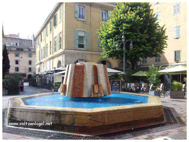 Vue pittoresque des ruelles du Panier, Marseille, berceau de l'histoire et du charme provençal.