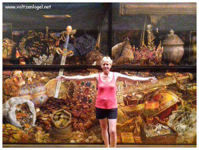 Vue panoramique sur Marseille, ville des trésors méditerranéens.