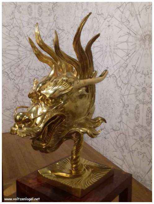 Vue panoramique sur Marseille, ville des trésors méditerranéens.