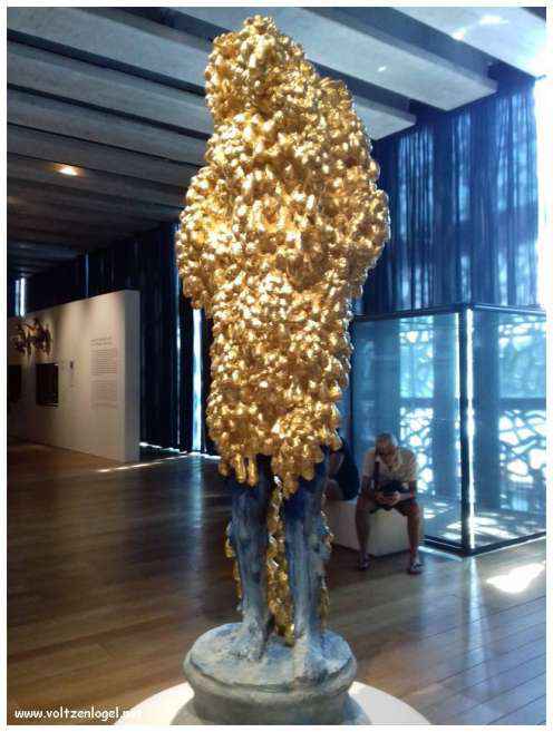 Vue panoramique sur Marseille, ville des trésors méditerranéens.