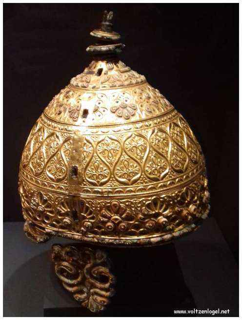 Vue panoramique sur Marseille, ville des trésors méditerranéens.