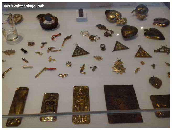 Vue panoramique sur Marseille, ville des trésors méditerranéens.