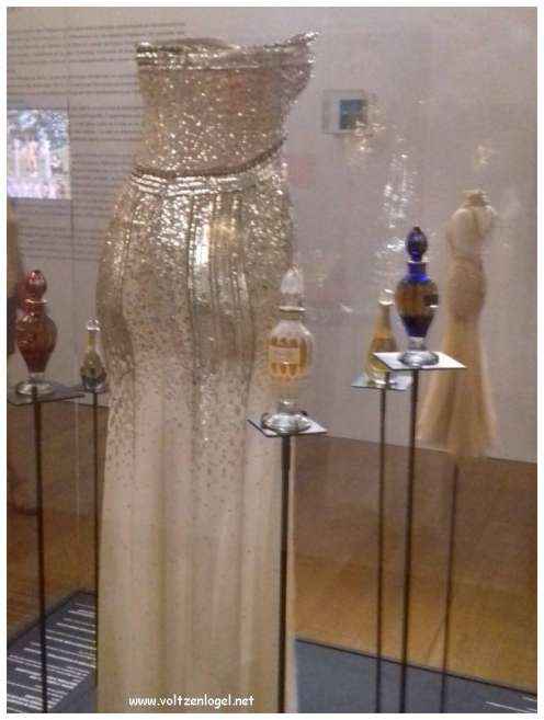 Vue panoramique sur Marseille, ville des trésors méditerranéens.