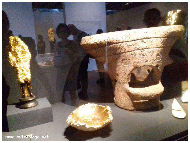 Vue panoramique sur Marseille, ville des trésors méditerranéens.