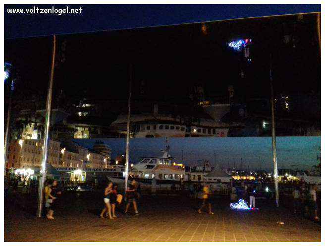 Vue panoramique du Vieux-Port de Marseille, symbole de l'histoire maritime et des attractions captivantes.