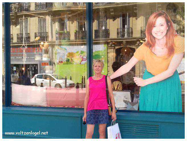 Vue panoramique du Vieux-Port de Marseille, symbole de l'histoire maritime et des attractions captivantes.