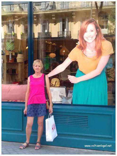 Vue panoramique du Vieux-Port de Marseille, symbole de l'histoire maritime et des attractions captivantes.