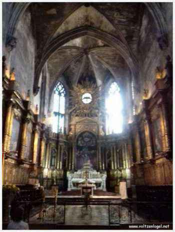 Basilique Saint Pierre à Avignon. Avignon les incontournables. Avignon Provence