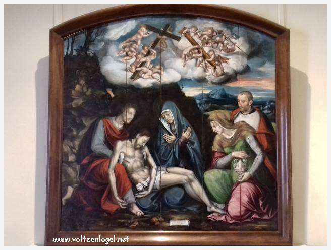 Exploration des trésors artistiques et historiques du Musée Calvet à Avignon.