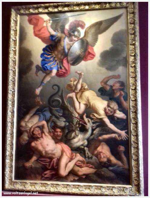 Exploration des trésors artistiques et historiques du Musée Calvet à Avignon.