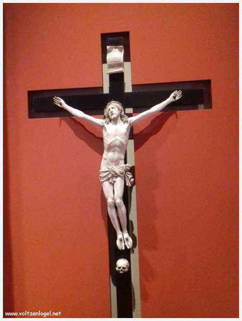 Exploration des trésors artistiques et historiques du Musée Calvet à Avignon.